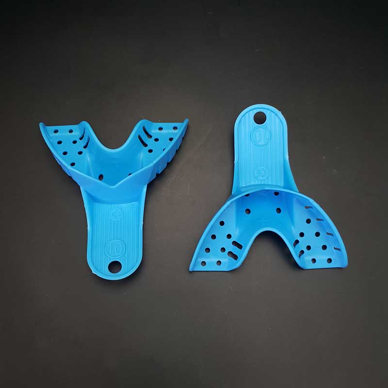 تری با دندان قدامی